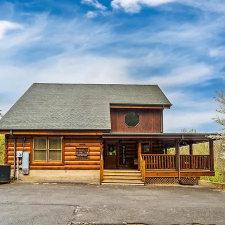 2-Bedroom Cabin With 2 Master Suites, Loft, Half-Bath And Hot Tub In A Serene Resort Setting